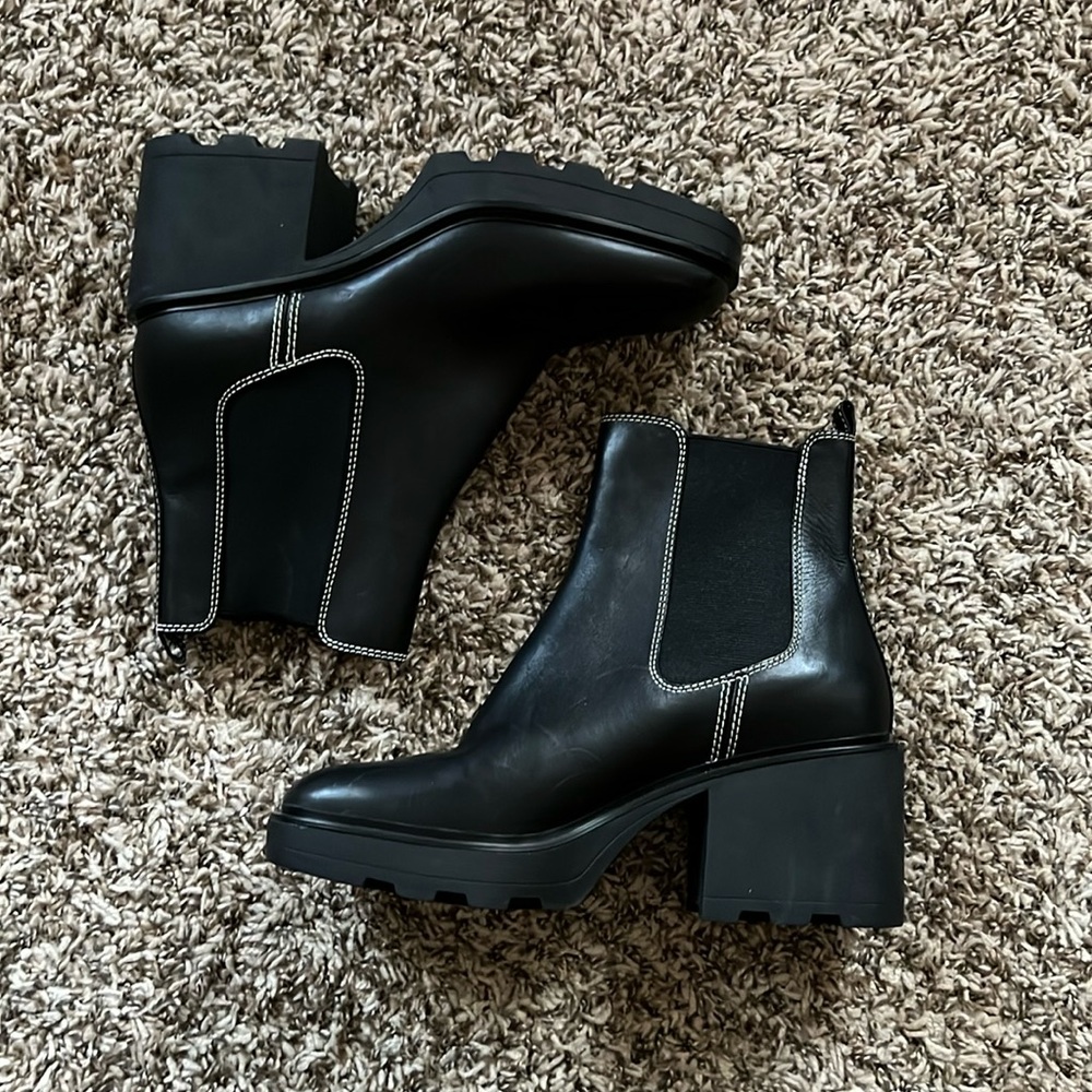 MICHAEL MICHAEL KORS Keisha Leather Lug Sole Chelsea Black Ankle Boots 9.5 - Picture 4 of 11